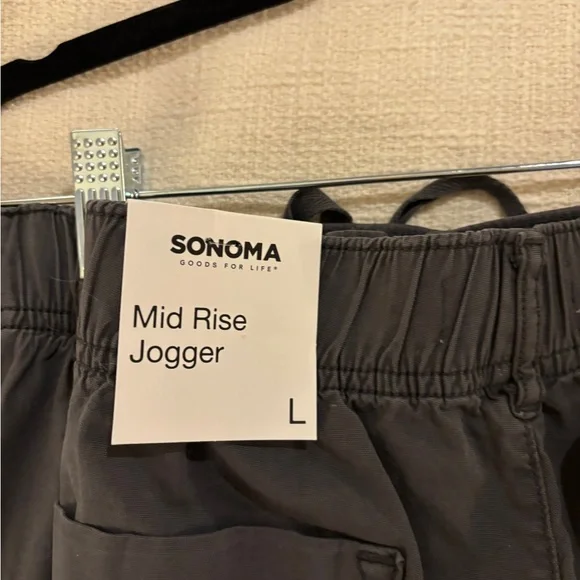 Sonoma Women’s Mid Rise Jogger NEW Women’s Size Large w/ pockets & Zipper Detail - Picture 3 of 8